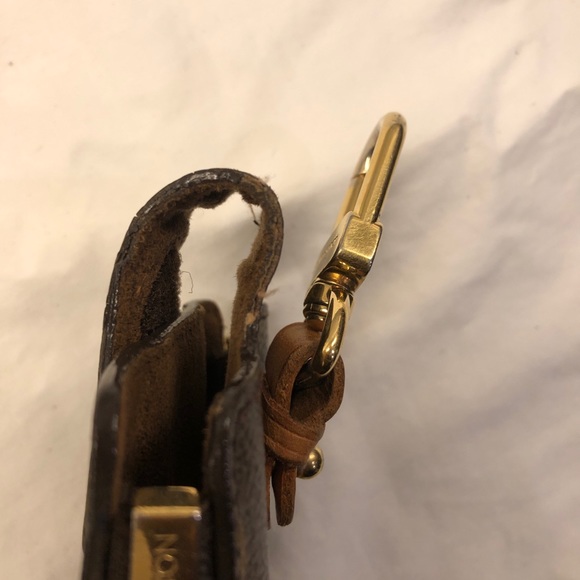 Louis Vuitton small phone, case worn for 4 yrs used to fit a flip phone. 🤦🏿♀️ - Picture 7 of 10